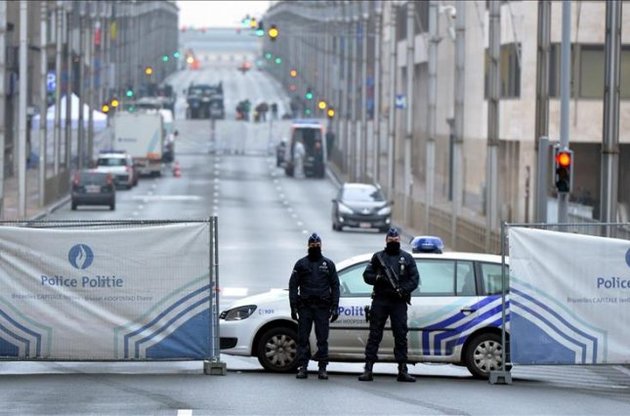 Подозреваемый в участии в брюссельских терактах может быть причастен и к взрывам в Париже