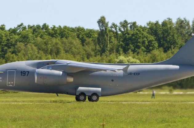 Український транспортний літак Ан-178 показали у Фарнборо
