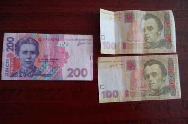 Перед выборами в округе на Луганщине раздают ксерокопии денег