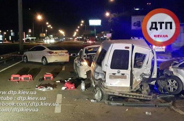 В Киеве пьяный водитель сбил двух полицейских