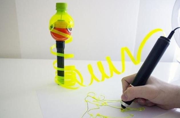 Изобретатель создал 3D-ручку, способную "писать" пластиковыми бутылками