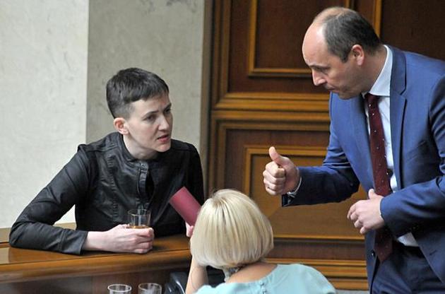 Савченко начала голодовку: курит и пьет воду