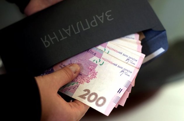 Зарплаты в конвертах выплачивают около 60% украинских предпринимателей