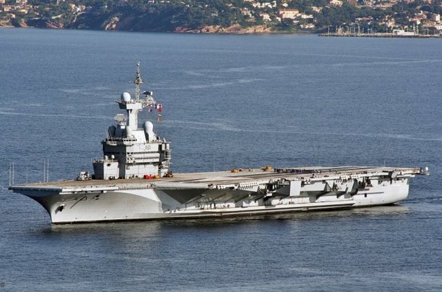 Авіаносець "Шарль де Голль" відправиться в Середземне море для боротьби з ІДІЛ