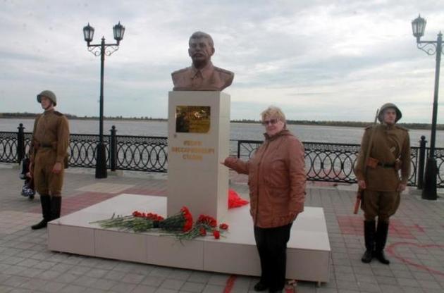 Рядом с памятником Сталину в российском Сургуте установят памятник Берии