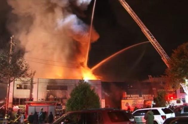 Дев'ять людей загинули і 25 пропали безвісти при пожежі в нічному клубі в Каліфорнії