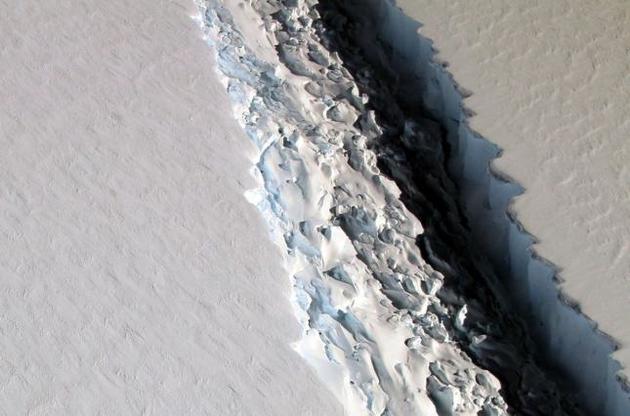 В Антарктиді виявлена тріщина довжиною 112 кілометрів