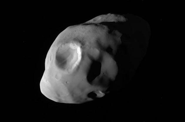 Cassini передала на Землю снимок Пандоры в высоком разрешении