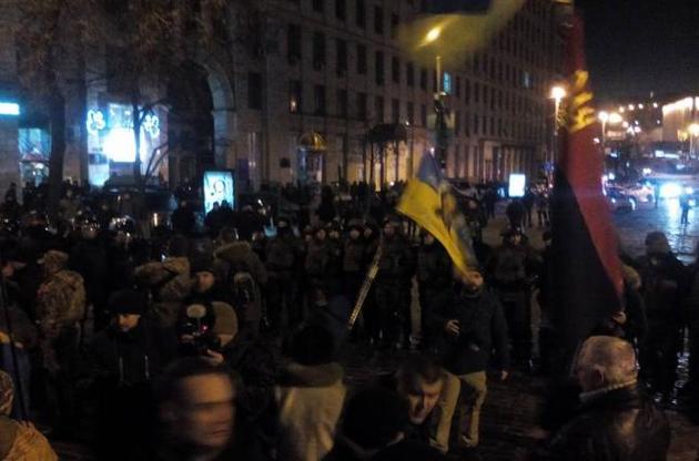 После стычки с полицией активисты вернулись на Майдан для проведения митинга