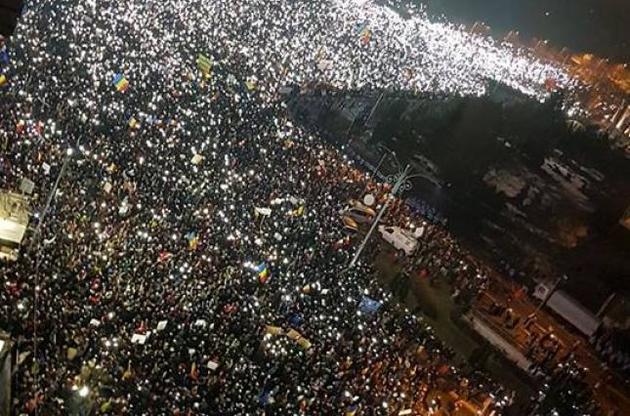 Сотні тисяч громадян Румунії продовжують вимагати відставки уряду