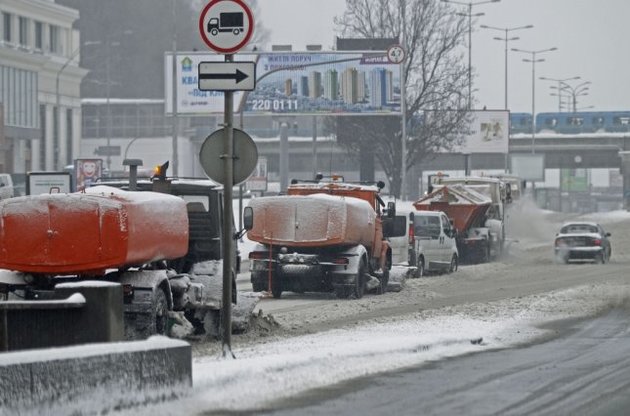 Киев стоит в 10-балльных пробках из-за снегопада