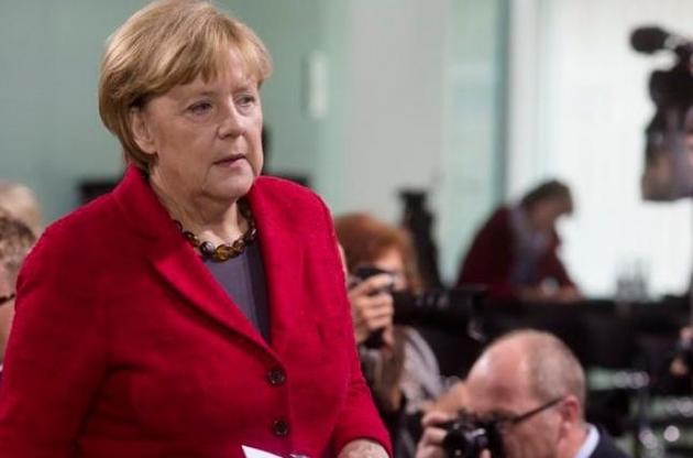 Меркель ждет "схватка" с Качиньским - FT