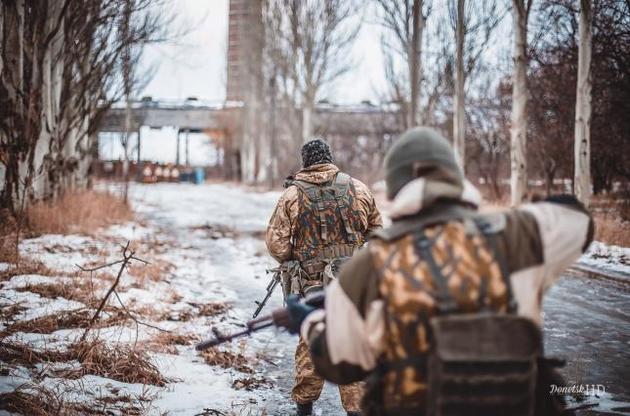 Террористы обстреляли Луганское из ствольной артиллерии