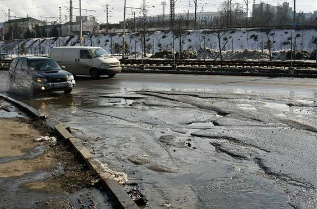 В "Укравтодоре" назвали состояние дорожного покрытия наихудшим за последние годы