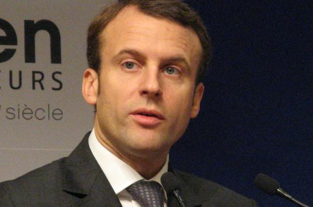 В лицо кандидату в президенты Франции метнули яйцо