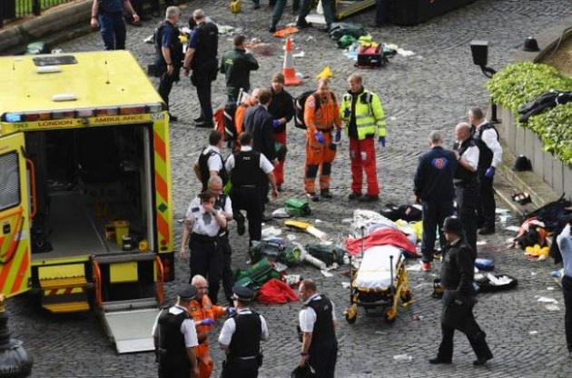 Британська поліція повідомила про вбивство чотирьох осіб біля будівлі Парламенту