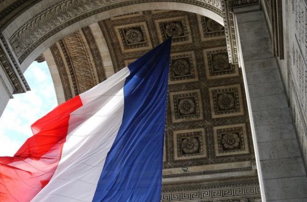 Глава МВД Франции ушел в отставку из-за скандала - FT