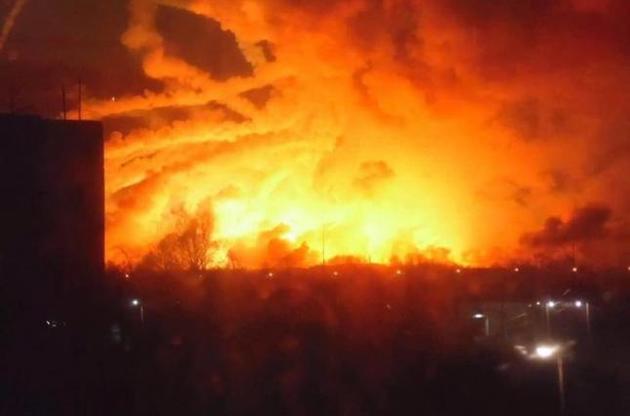 Ликвидация пожара на арсенале в Балаклее приостановлена из-за детонации боеприпасов – Матиос