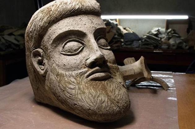 Археологи обнаружили в Крыму фрагмент древней статуи