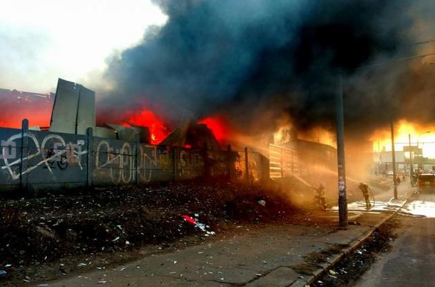 В Киеве случился пожар возле станции метро "Петровка"