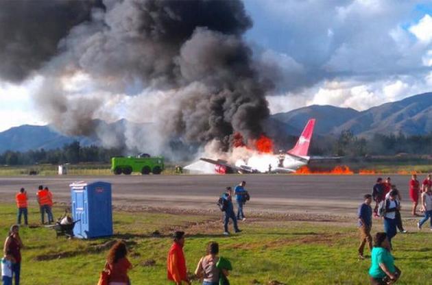В Перу при посадке загорелся пассажирский самолет