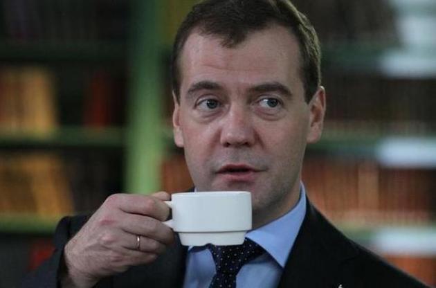 Госдума РФ отказалась проверять информацию о коррупции Медведева