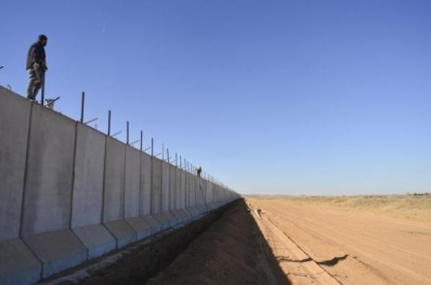 Турция достроила стену на границе с Сирией