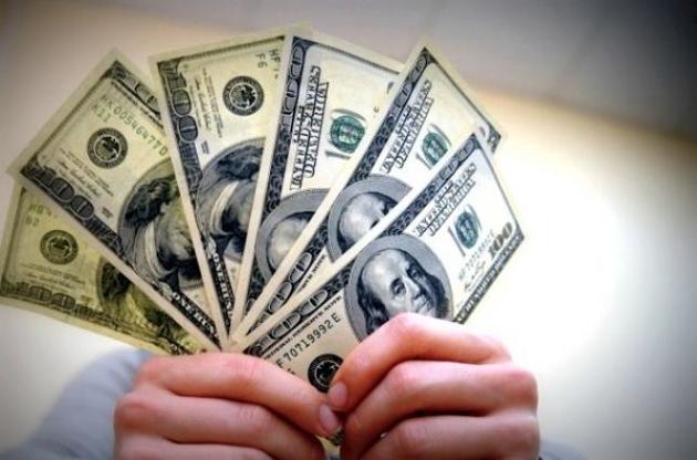 НБУ укрепил официальный курс гривни к доллару