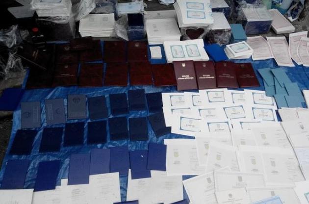 В Киеве выявили типографию, которая печатала фальшивые документы террористам "ДНР/ЛНР"