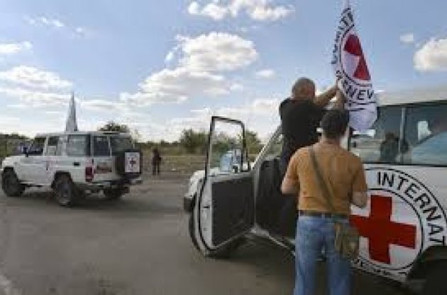 У Держприкордонслужбі зафіксували прибуття в Донбас 18 вантажівок гуманітарної допомоги від Червоного Хреста