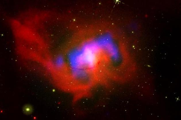 NASA опубликовало снимок "бьющегося сердца" черной дыры