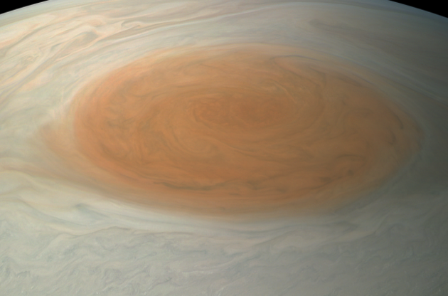 NASA опубликовало фото Большого красного пятна на Юпитере