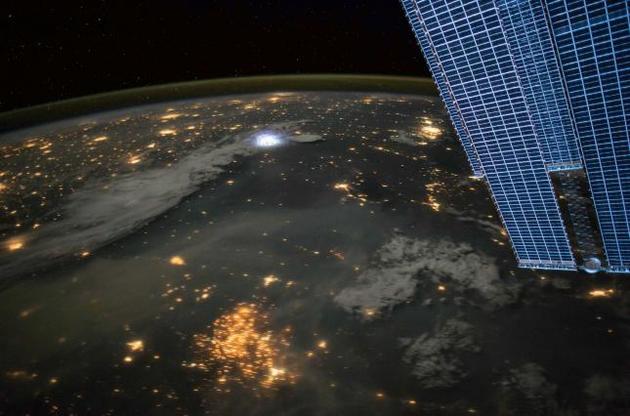 Астронавт ESA опубликовал видео грозы из космоса