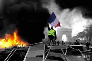 Во Франции возобновились протесты "желтых жилетов"