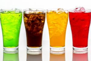Ученые связали употребление газированных напитков с повышенным риском смерти