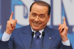 Берлускони отказался давать показания в продолжающихся судах по мафии