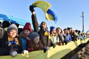 День Соборности Украины: в Киеве живой цепью соединили берега Днепра