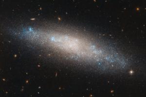 "Хаббл" получил снимок необычной спиральной галактики