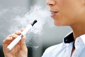 Верховна Рада намагається зробити електронні сигарети менш доступними для молоді