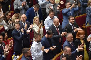 "Слуга народа" исключила из фракции двух депутатов