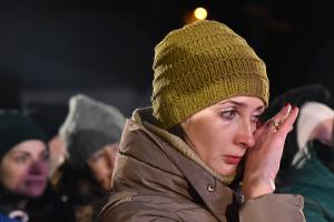 В Киеве зажгли свечи памяти возле мемориала жертв Голодомора