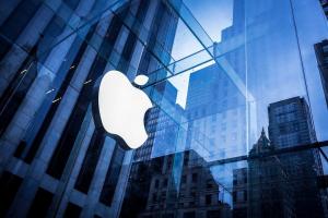 Цена акций Apple поднялась до рекордных 300 долларов