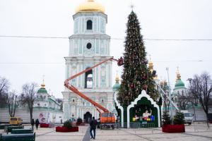 В Киеве демонтировали главную елку страны