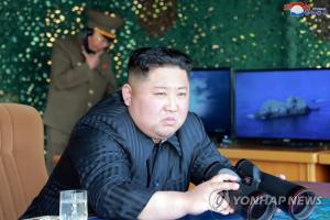 В КНДР показали видео с "якобы живым" Ким Чен Ыном на фоне информации о его смерти