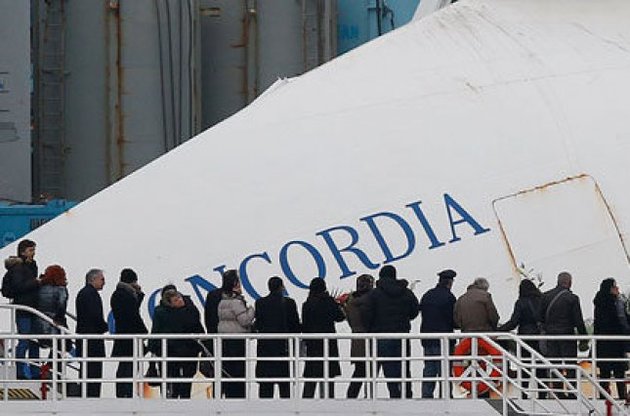 В Италии почтили память погибших ровно год назад пассажиров Costa Concordia