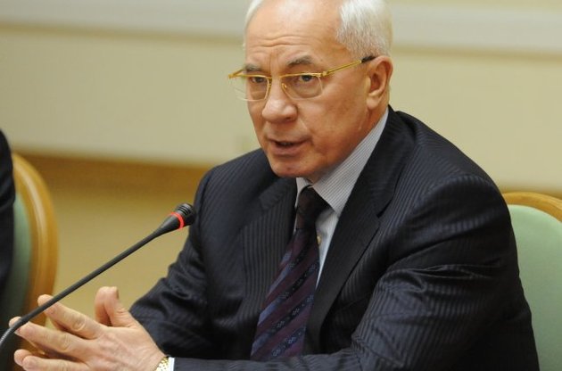 Азаров откажется от жесткой монетарной политики во избежание дефляции
