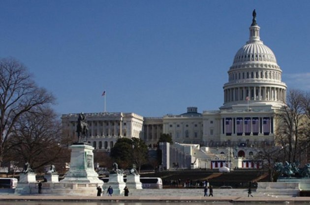 Конгрессмены поднимут потолок госдолга США на три месяца