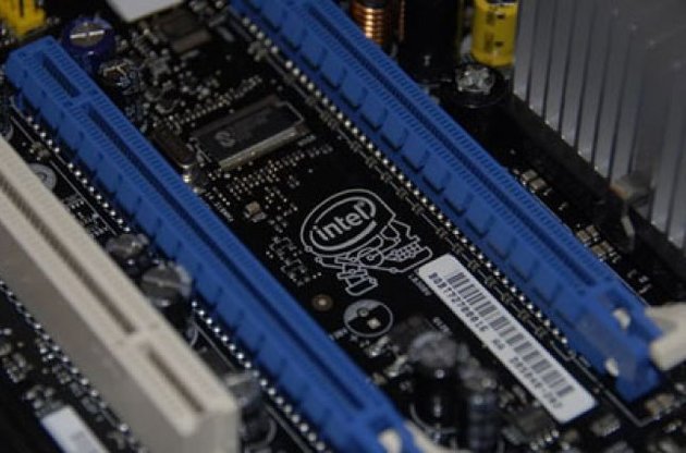 Intel свернет производство материнских плат под собственным брендом