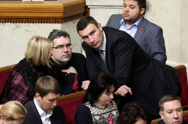 Соратники Кличко предложили лишать мандатов "кнопкодавов", "тушек" и прогульщиков