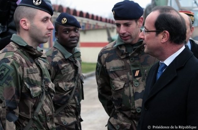 Олланд прибыл в Мали оценить успехи французской армии